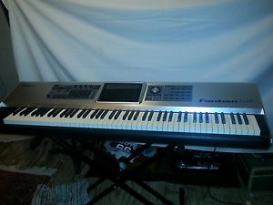Roland Fantom G8 Workstation w/ sustain pedal, instructional DVD,expansion board