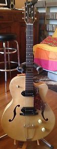 guitare jazz Godin 5th Avenue Kingpin II natural - Etat neuf