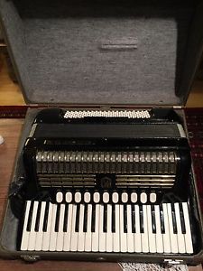 Acordion Hohner Solist MB2 156 ! bas Made In Germany Free Bass