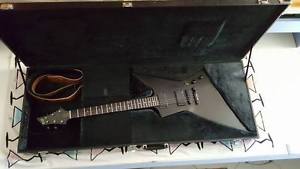 Chitarra Elettrica ESP FX STANDARD BLACK SATIN con custodia rigida
