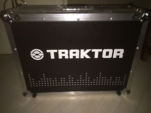 TRAKTOR KONTROL S4 MIXER W/ HARD CASE