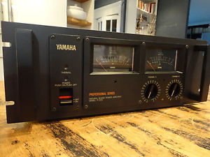 VINTAGE POWER AMP YAMAHA P2200 480 RMS IN VERY NEAR MINT COND,,, LIKE A PC2002M