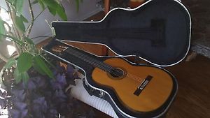 YAMAHA GRAND CONCERT GC3 CLASSICAL GUITAR IN EXCELLENT CONDITION