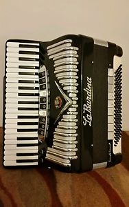 Accordion laburdina /4/5/Hand.made.reeds double tone.chamber excondition
