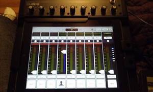 Mackie DL 806 with iPad included