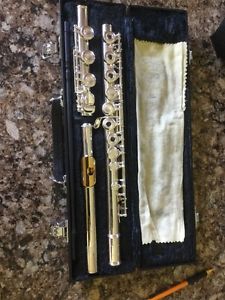 Yamaha Intermediate Flute YFL 361. Excellent Condition