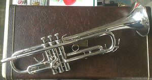 Yamaha YTR9320 Custom Bb trumpet in double case