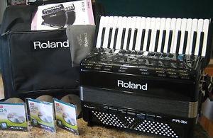 NEW ROLAND FR-3X-V electronique accordeon with soft case intruction CDs andbook